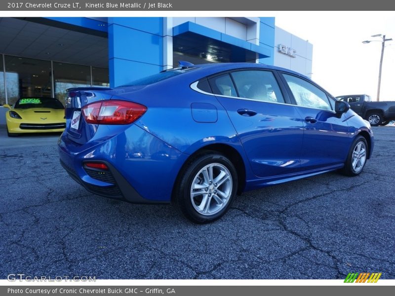 Kinetic Blue Metallic / Jet Black 2017 Chevrolet Cruze LT
