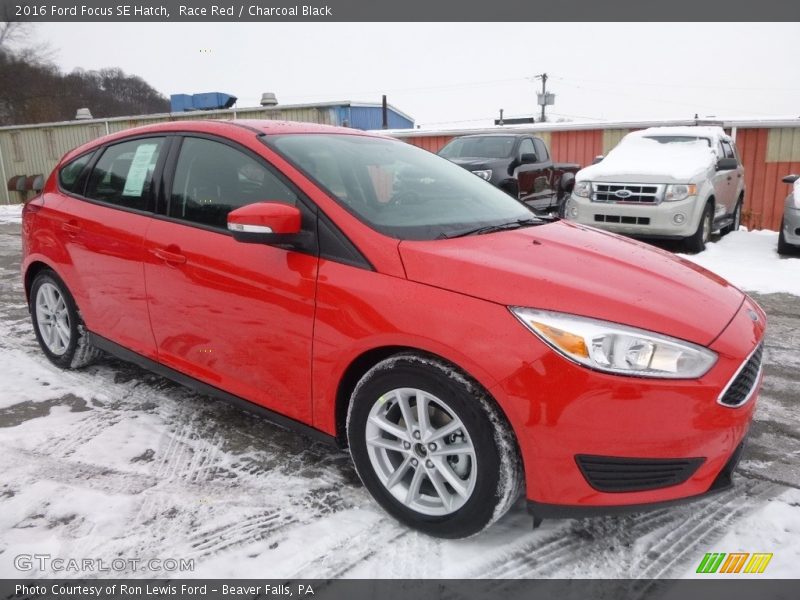 Front 3/4 View of 2016 Focus SE Hatch