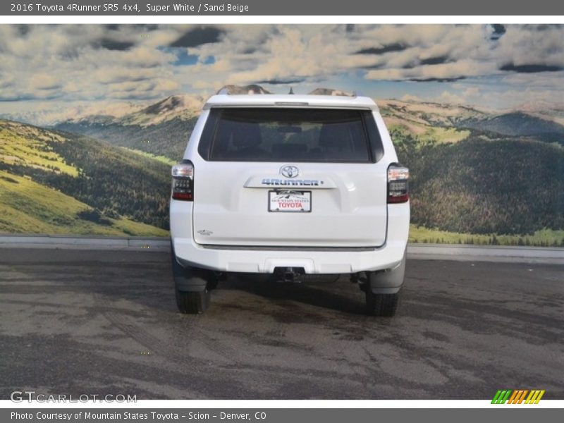 Super White / Sand Beige 2016 Toyota 4Runner SR5 4x4