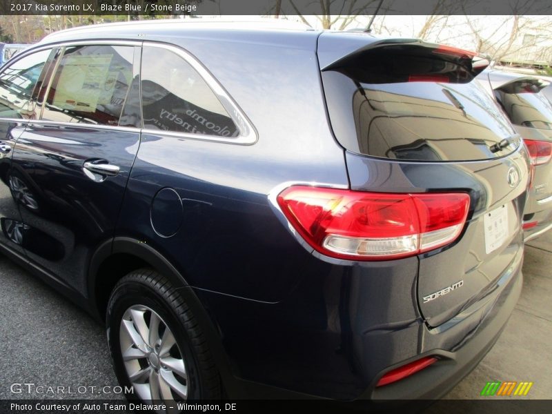 Blaze Blue / Stone Beige 2017 Kia Sorento LX