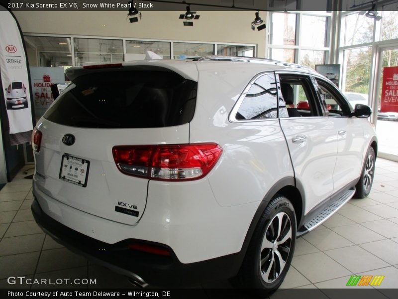 Snow White Pearl / Black 2017 Kia Sorento EX V6