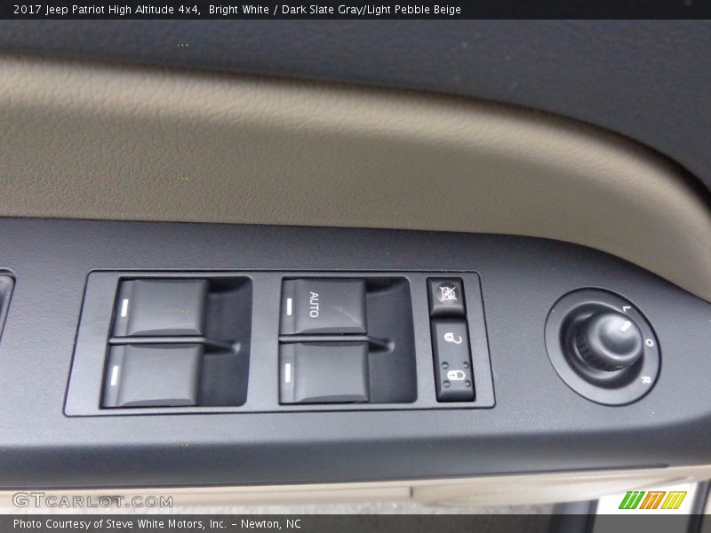 Bright White / Dark Slate Gray/Light Pebble Beige 2017 Jeep Patriot High Altitude 4x4