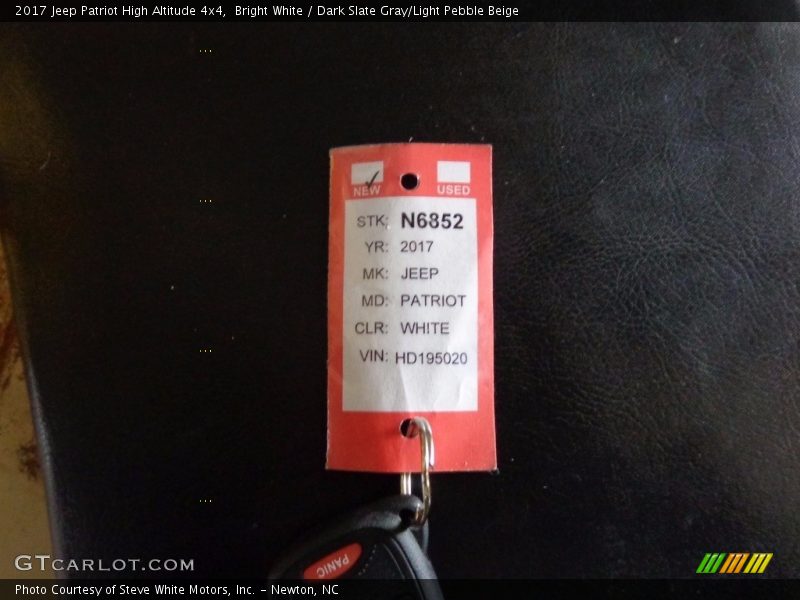 Bright White / Dark Slate Gray/Light Pebble Beige 2017 Jeep Patriot High Altitude 4x4