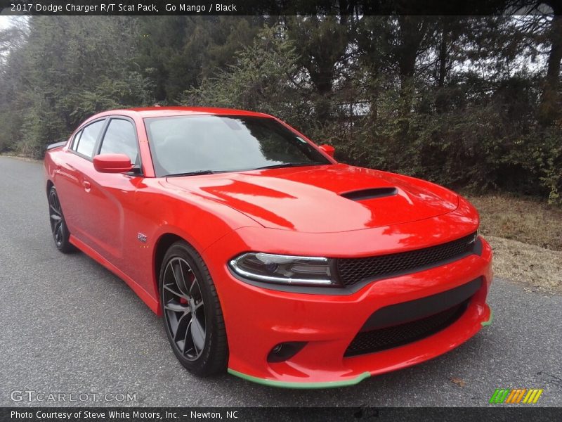 Front 3/4 View of 2017 Charger R/T Scat Pack