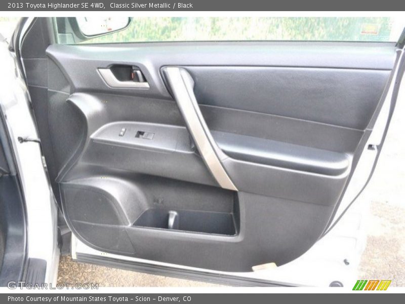 Classic Silver Metallic / Black 2013 Toyota Highlander SE 4WD