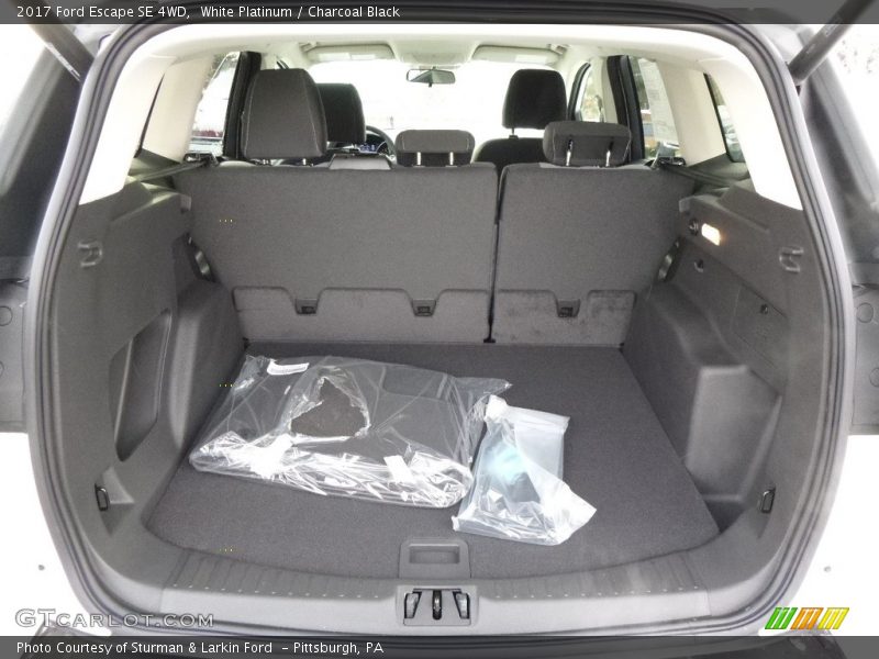 White Platinum / Charcoal Black 2017 Ford Escape SE 4WD