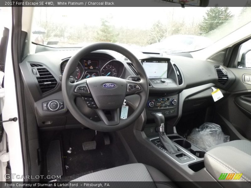 White Platinum / Charcoal Black 2017 Ford Escape SE 4WD