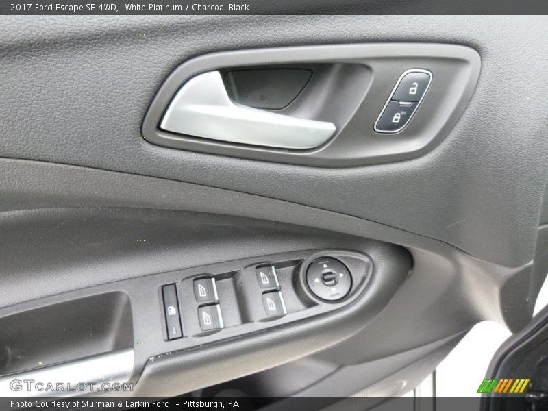 White Platinum / Charcoal Black 2017 Ford Escape SE 4WD