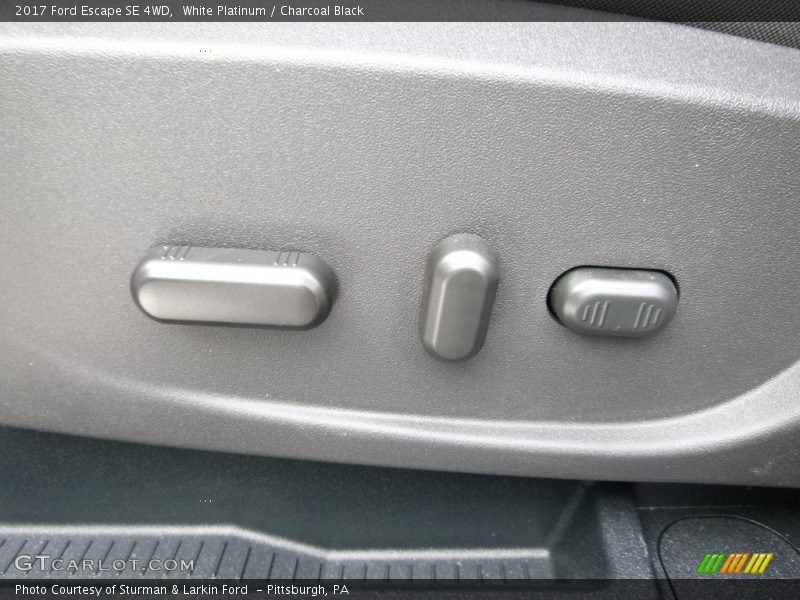 White Platinum / Charcoal Black 2017 Ford Escape SE 4WD
