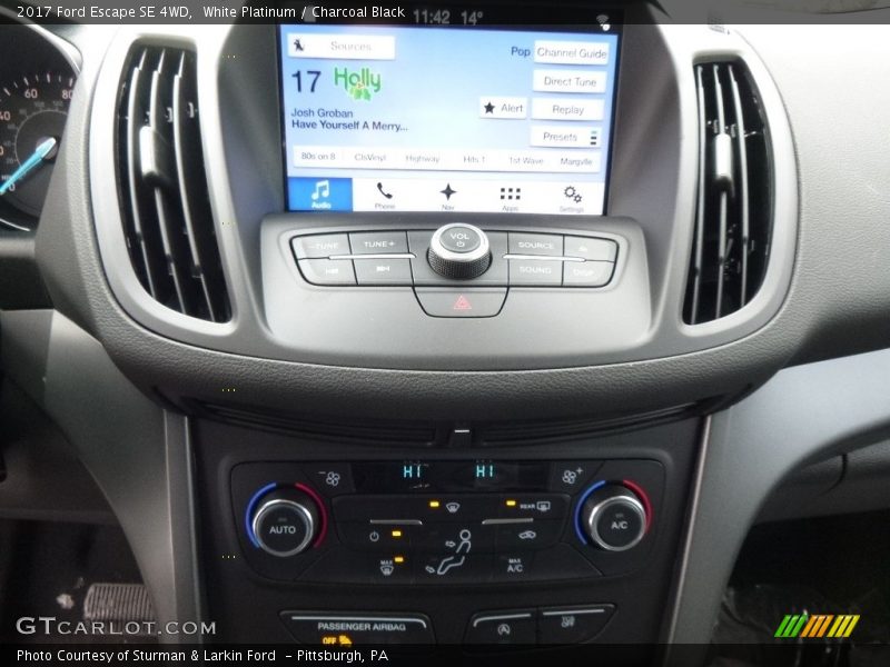 White Platinum / Charcoal Black 2017 Ford Escape SE 4WD