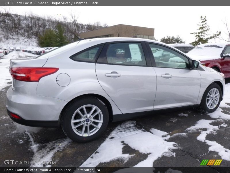 Ingot Silver / Charcoal Black 2017 Ford Focus SE Sedan