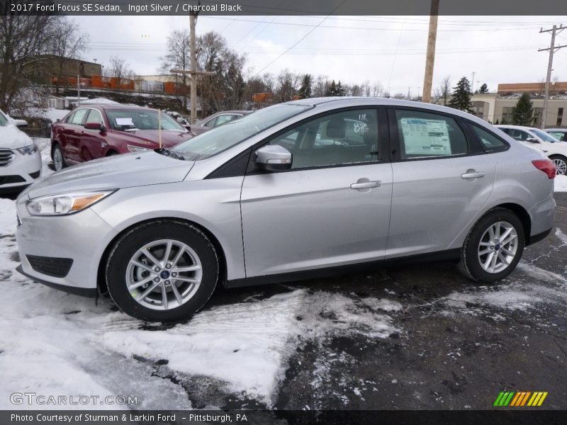 Ingot Silver / Charcoal Black 2017 Ford Focus SE Sedan