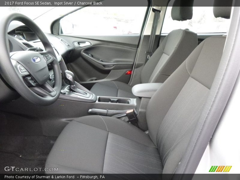 Ingot Silver / Charcoal Black 2017 Ford Focus SE Sedan