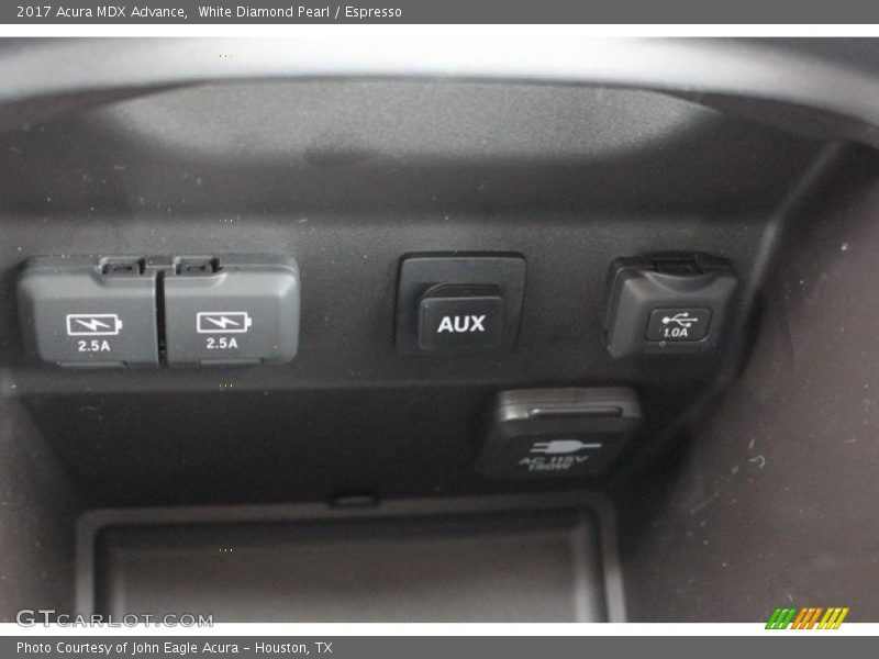 White Diamond Pearl / Espresso 2017 Acura MDX Advance