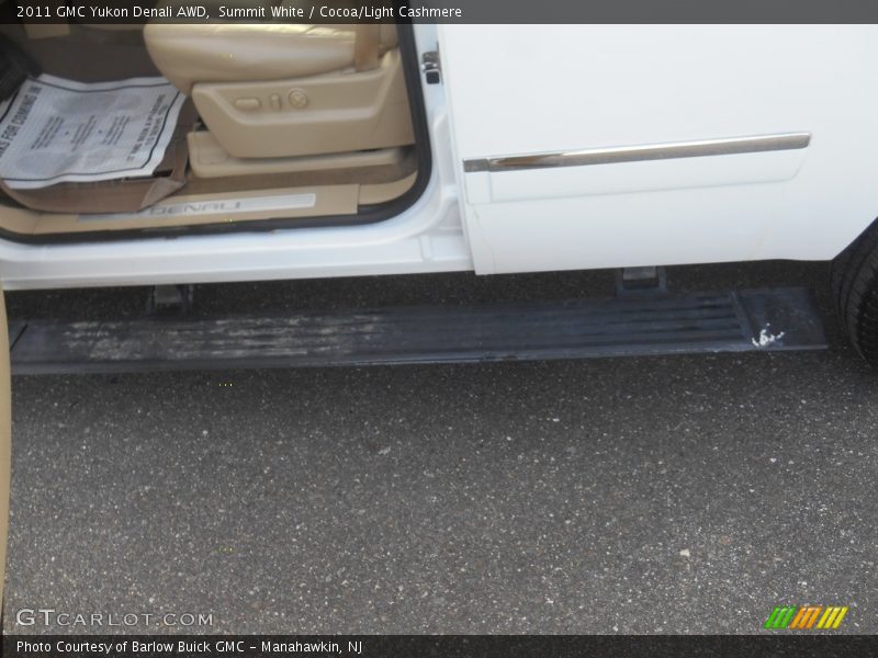 Summit White / Cocoa/Light Cashmere 2011 GMC Yukon Denali AWD