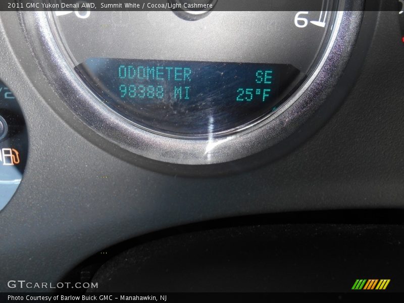 Summit White / Cocoa/Light Cashmere 2011 GMC Yukon Denali AWD