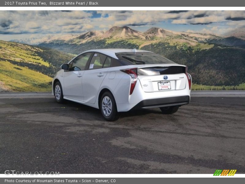 Blizzard White Pearl / Black 2017 Toyota Prius Two