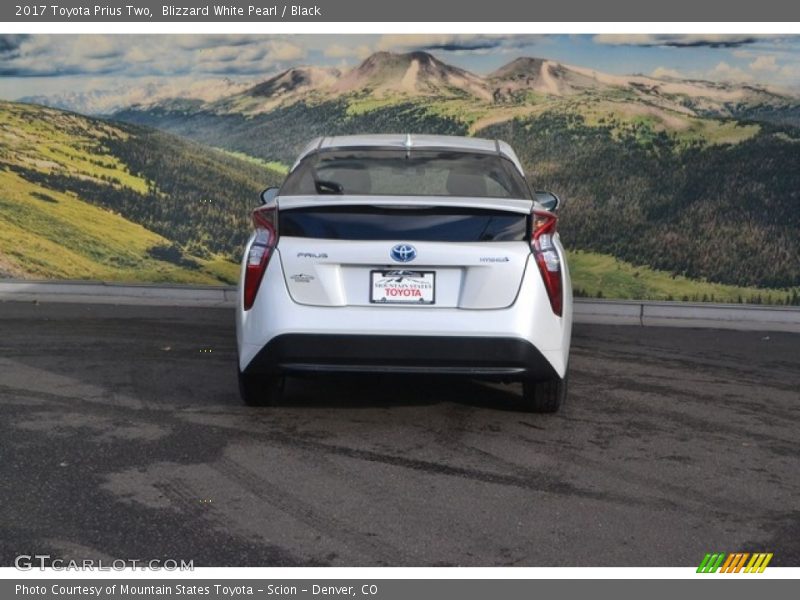 Blizzard White Pearl / Black 2017 Toyota Prius Two