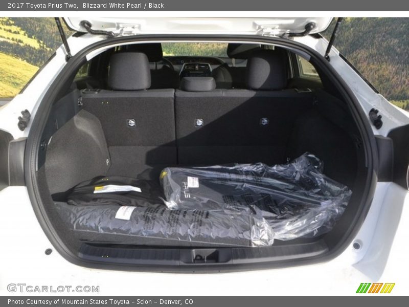 Blizzard White Pearl / Black 2017 Toyota Prius Two