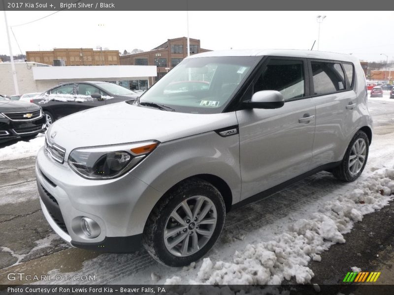 Front 3/4 View of 2017 Soul +