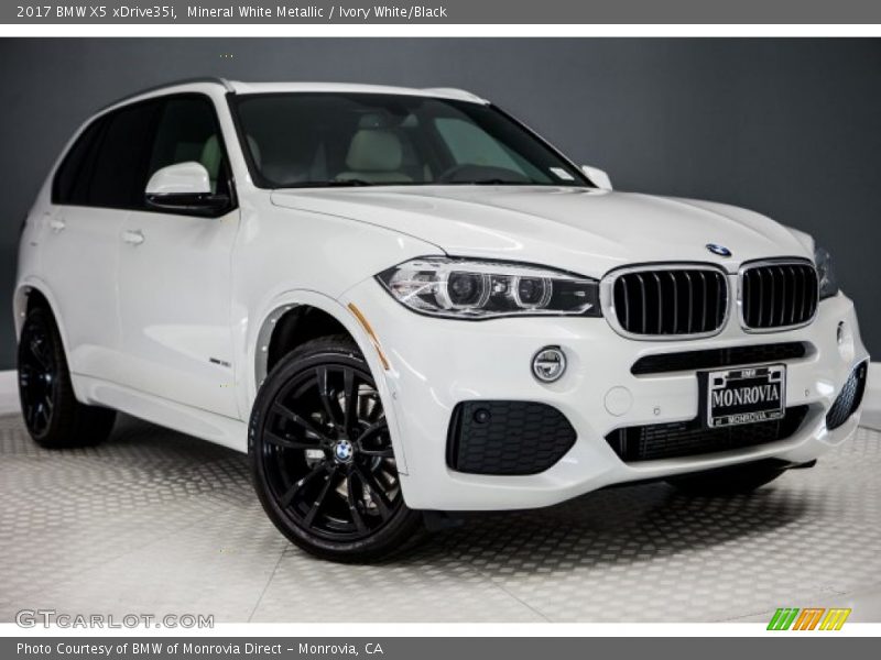 Front 3/4 View of 2017 X5 xDrive35i