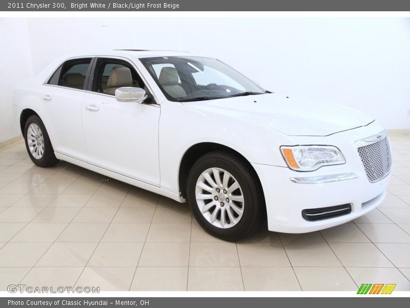 Bright White / Black/Light Frost Beige 2011 Chrysler 300