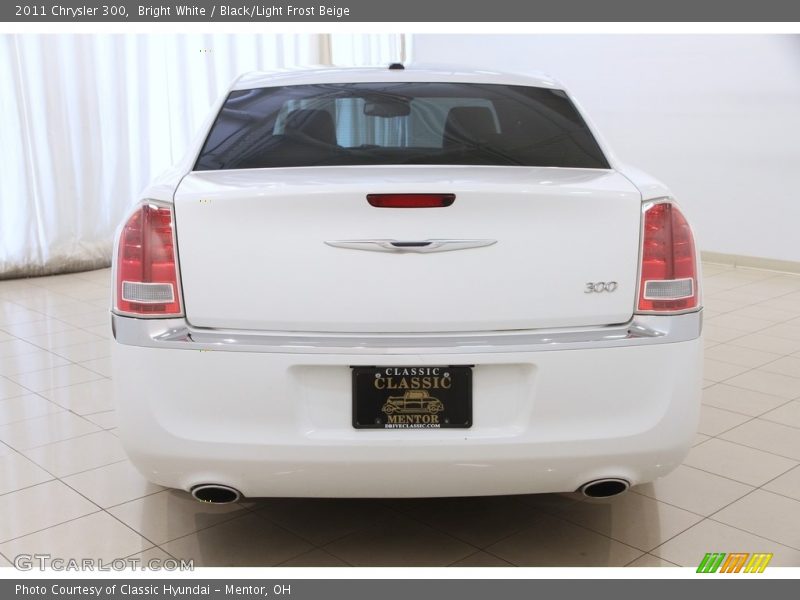 Bright White / Black/Light Frost Beige 2011 Chrysler 300