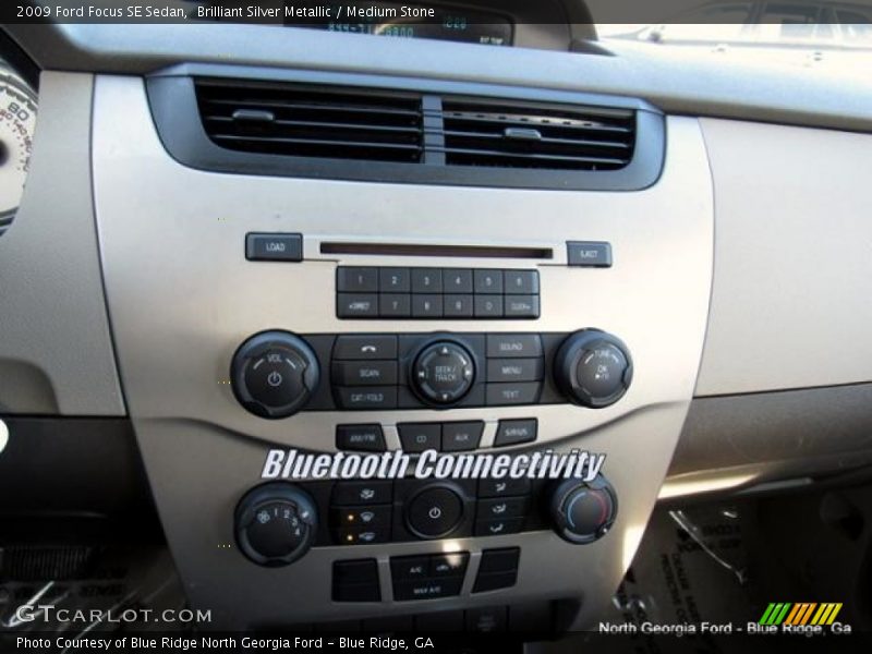 Brilliant Silver Metallic / Medium Stone 2009 Ford Focus SE Sedan