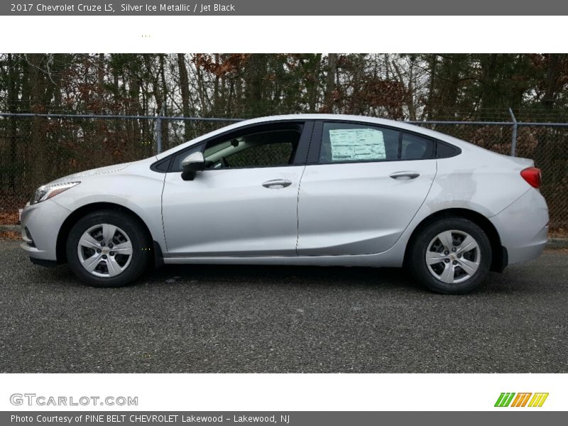 Silver Ice Metallic / Jet Black 2017 Chevrolet Cruze LS