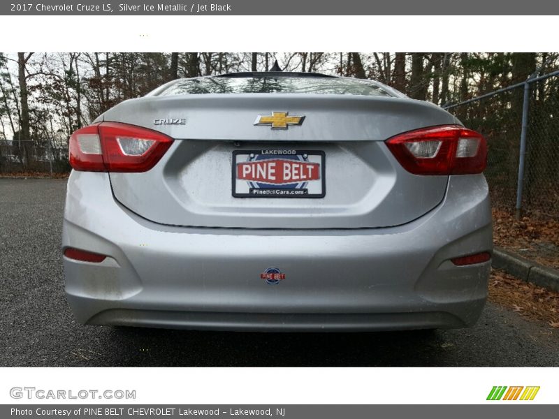 Silver Ice Metallic / Jet Black 2017 Chevrolet Cruze LS