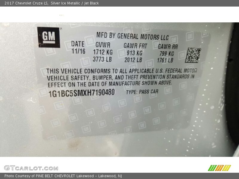 Silver Ice Metallic / Jet Black 2017 Chevrolet Cruze LS