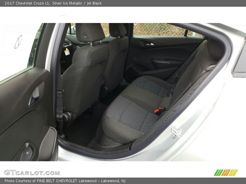 Silver Ice Metallic / Jet Black 2017 Chevrolet Cruze LS