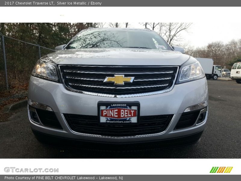 Silver Ice Metallic / Ebony 2017 Chevrolet Traverse LT