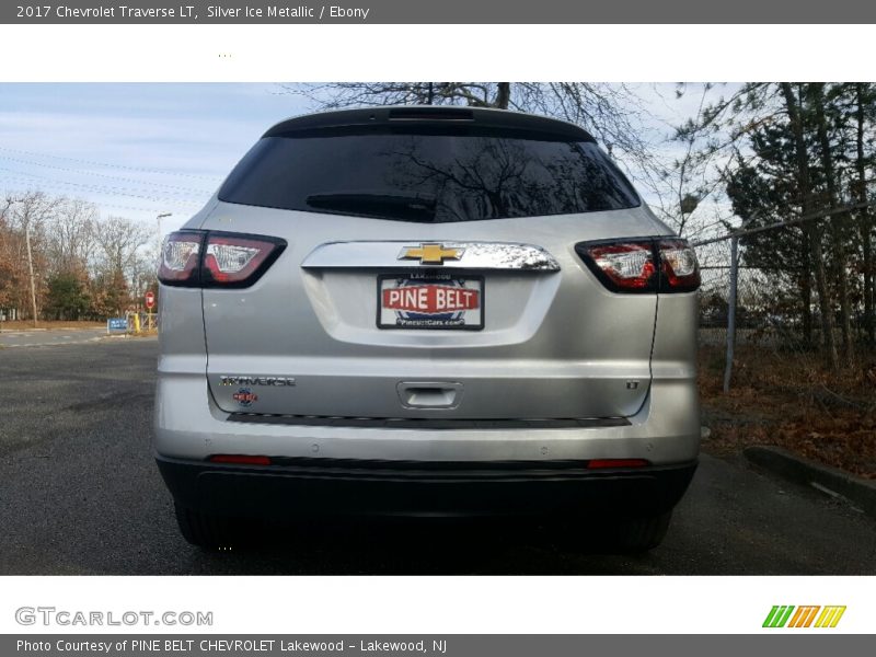 Silver Ice Metallic / Ebony 2017 Chevrolet Traverse LT