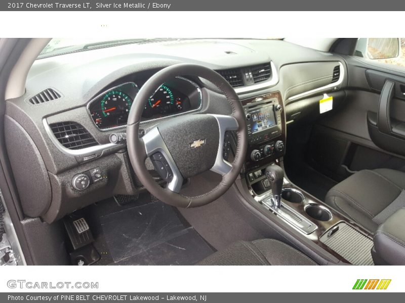 Silver Ice Metallic / Ebony 2017 Chevrolet Traverse LT