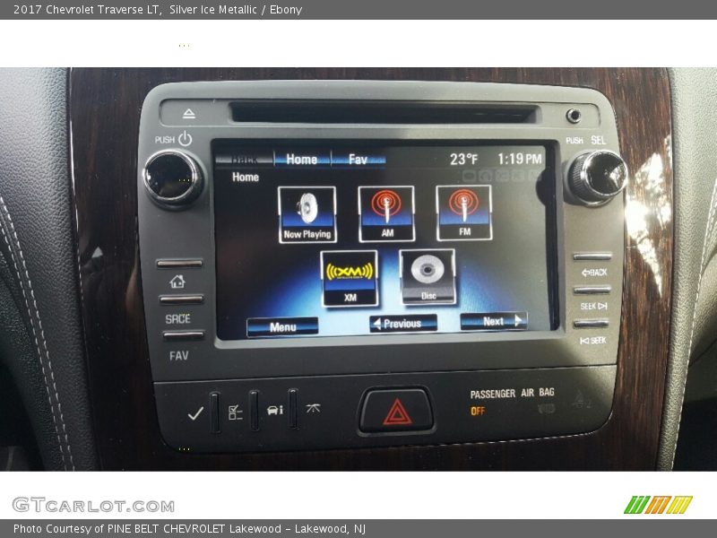 Silver Ice Metallic / Ebony 2017 Chevrolet Traverse LT