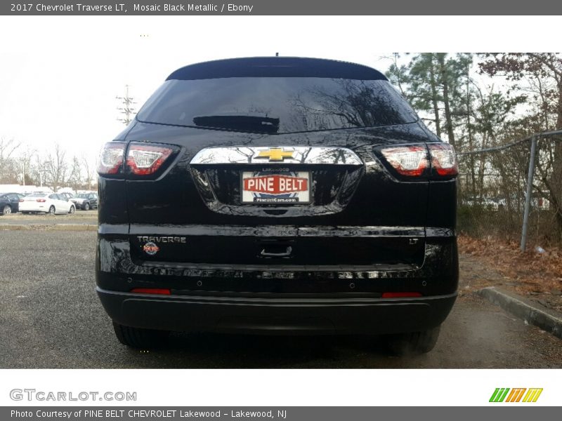 Mosaic Black Metallic / Ebony 2017 Chevrolet Traverse LT