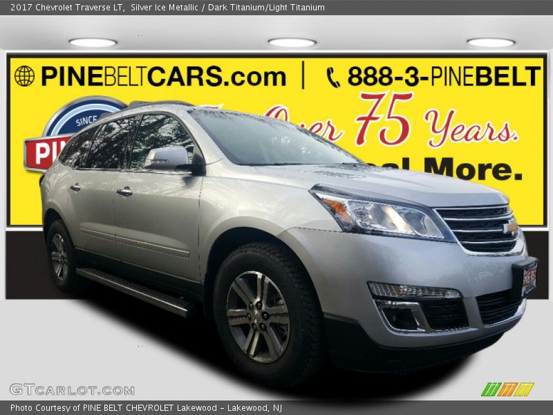 Silver Ice Metallic / Dark Titanium/Light Titanium 2017 Chevrolet Traverse LT