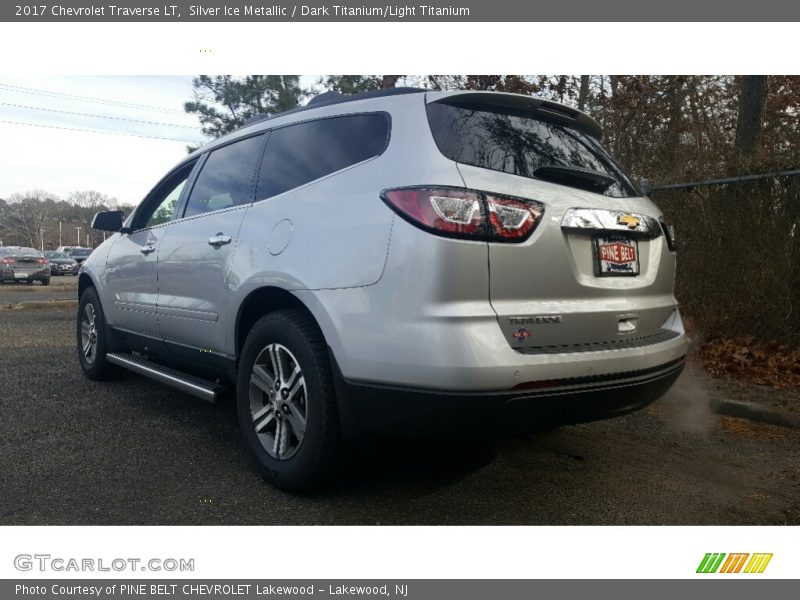 Silver Ice Metallic / Dark Titanium/Light Titanium 2017 Chevrolet Traverse LT