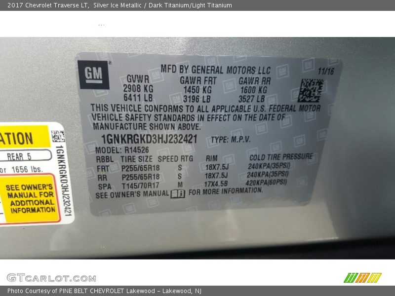 Silver Ice Metallic / Dark Titanium/Light Titanium 2017 Chevrolet Traverse LT
