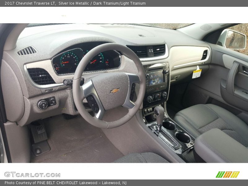 Silver Ice Metallic / Dark Titanium/Light Titanium 2017 Chevrolet Traverse LT