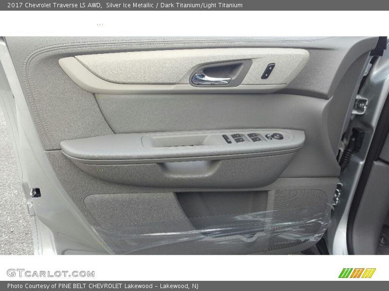 Silver Ice Metallic / Dark Titanium/Light Titanium 2017 Chevrolet Traverse LS AWD