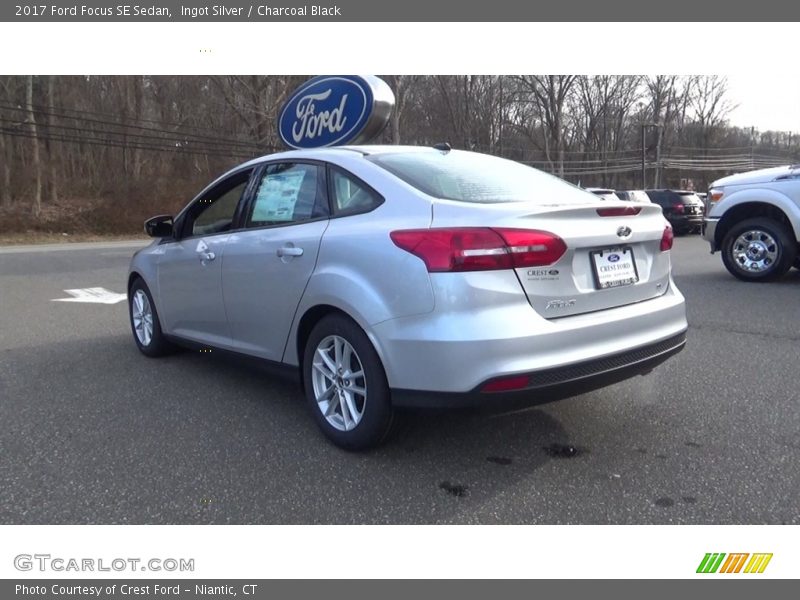Ingot Silver / Charcoal Black 2017 Ford Focus SE Sedan