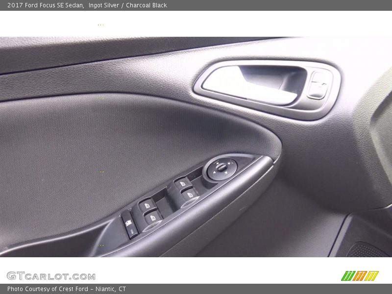 Ingot Silver / Charcoal Black 2017 Ford Focus SE Sedan