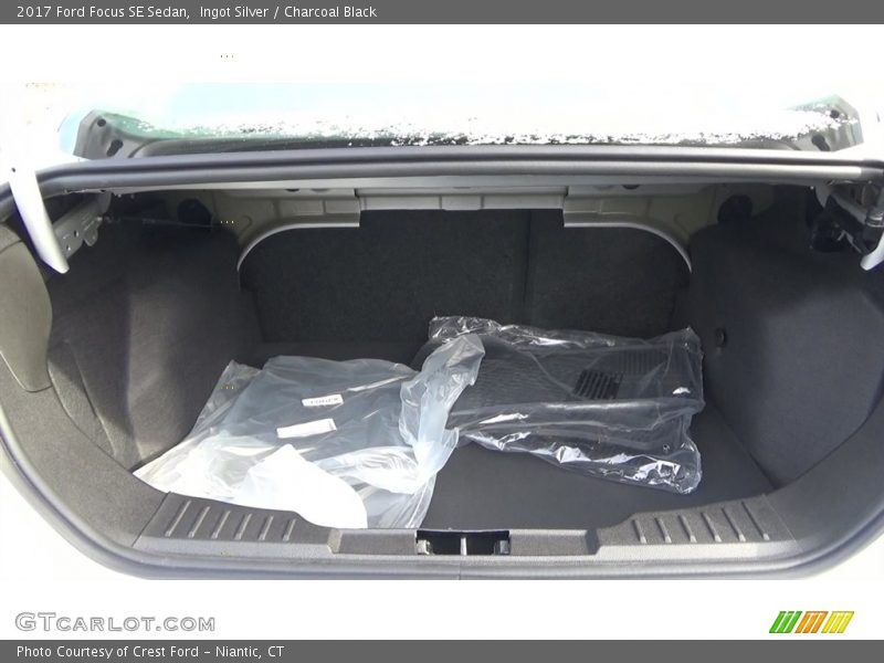Ingot Silver / Charcoal Black 2017 Ford Focus SE Sedan