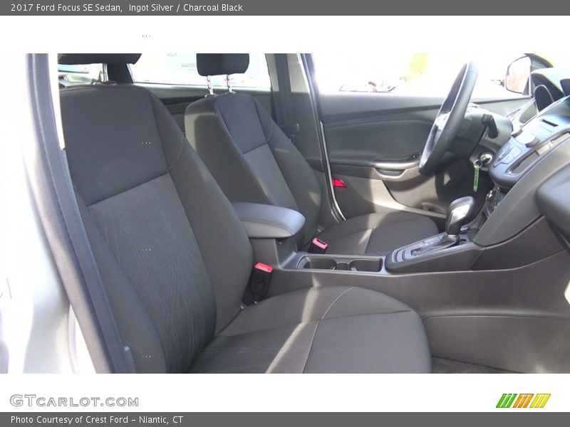 Ingot Silver / Charcoal Black 2017 Ford Focus SE Sedan