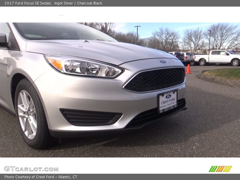 Ingot Silver / Charcoal Black 2017 Ford Focus SE Sedan