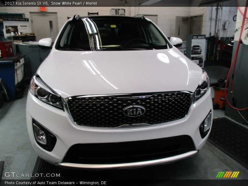 Snow White Pearl / Merlot 2017 Kia Sorento SX V6