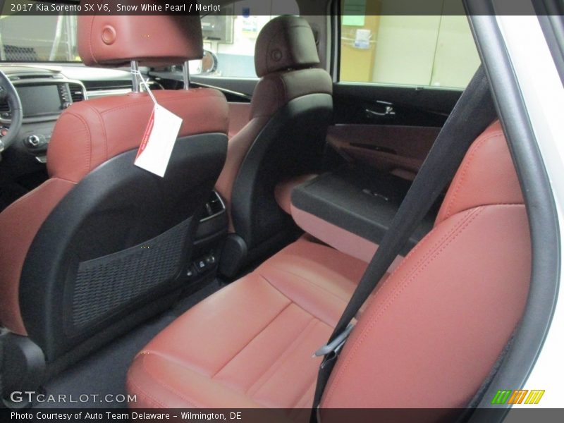 Snow White Pearl / Merlot 2017 Kia Sorento SX V6