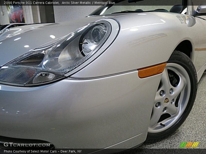 Arctic Silver Metallic / Metropol Blue 2000 Porsche 911 Carrera Cabriolet